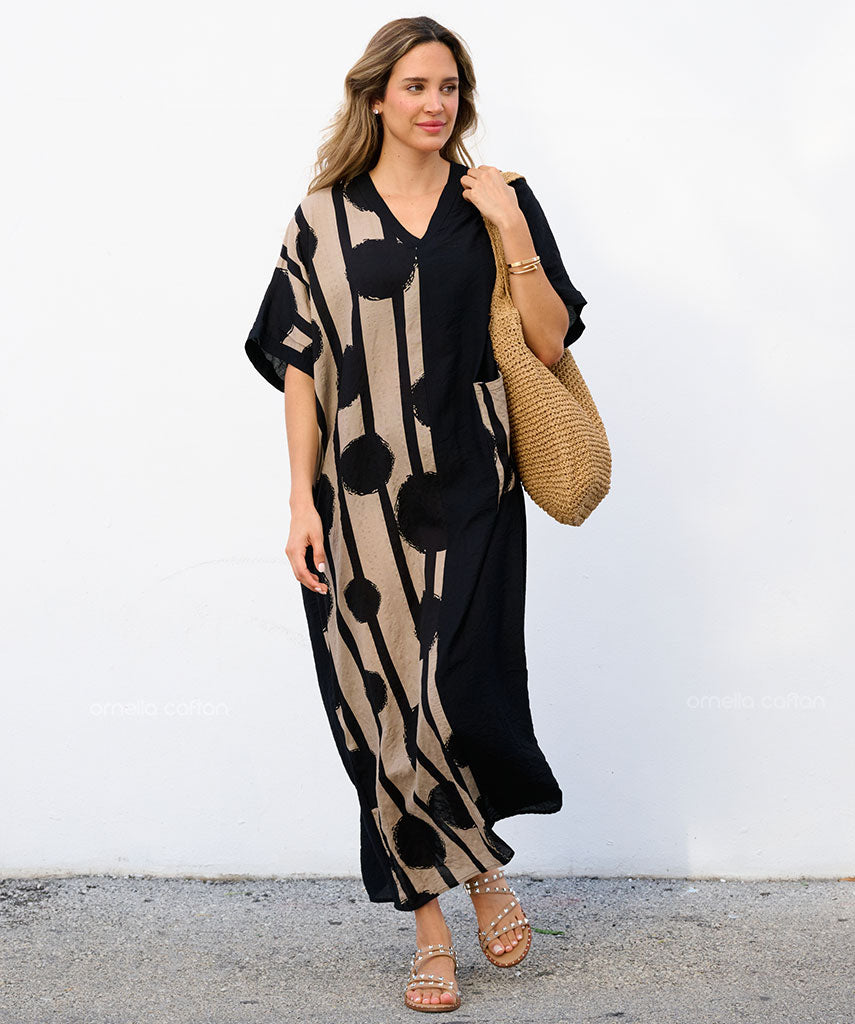 Lässiges Kleid mit einer Tasche