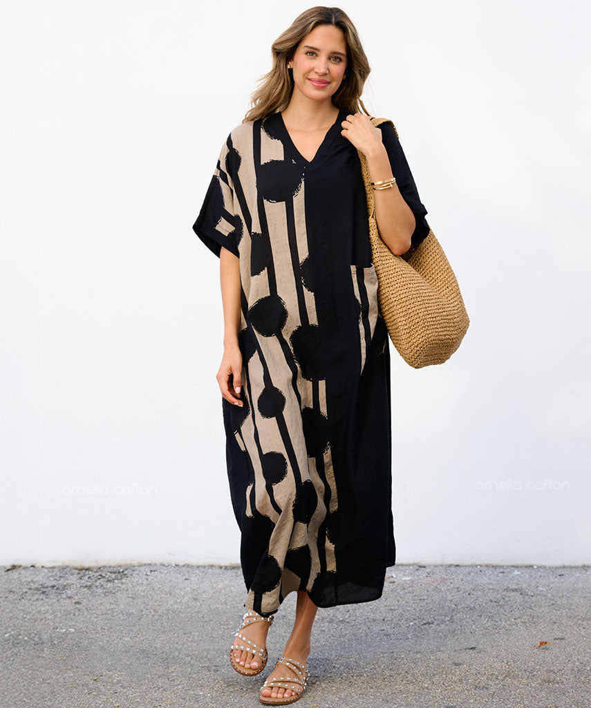 Lässiges Kleid mit einer Tasche