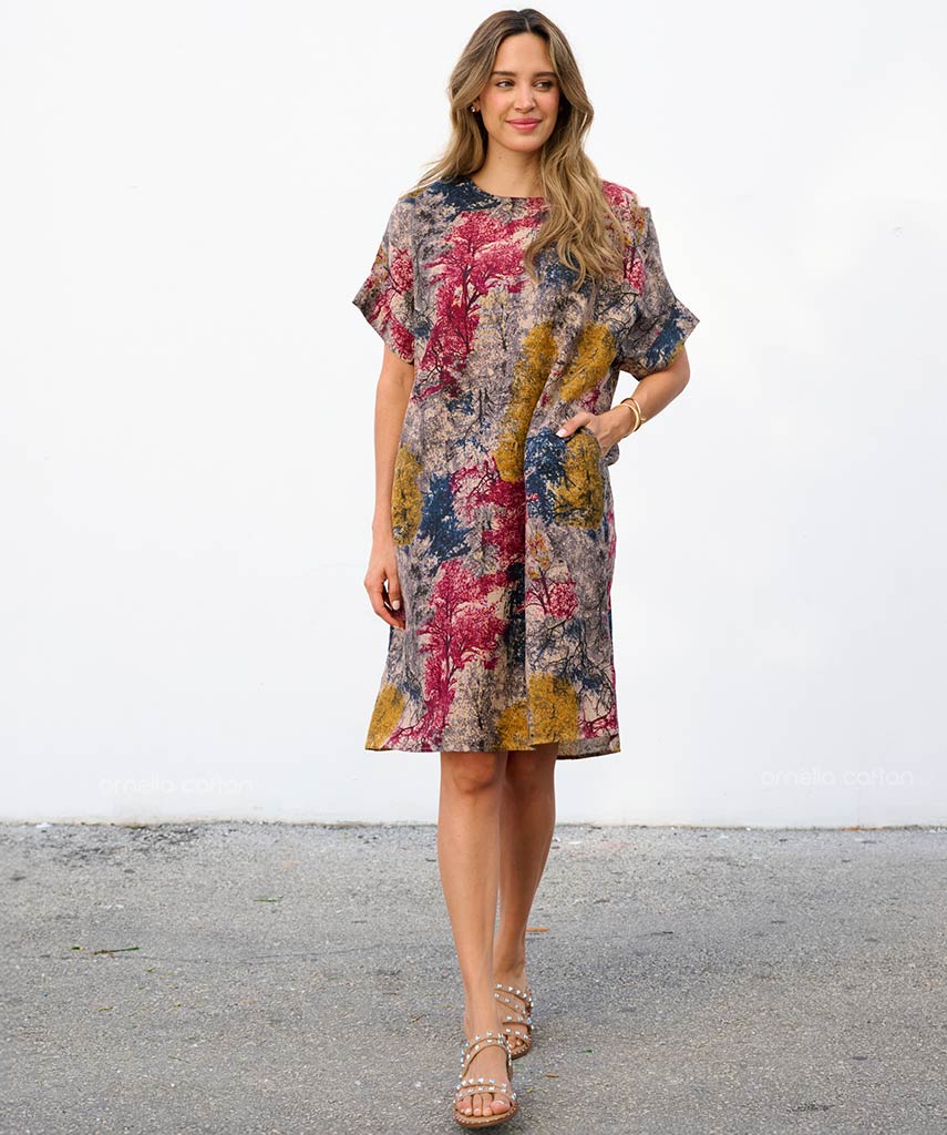 Kurzes, lässiges Kleid mit Taschen