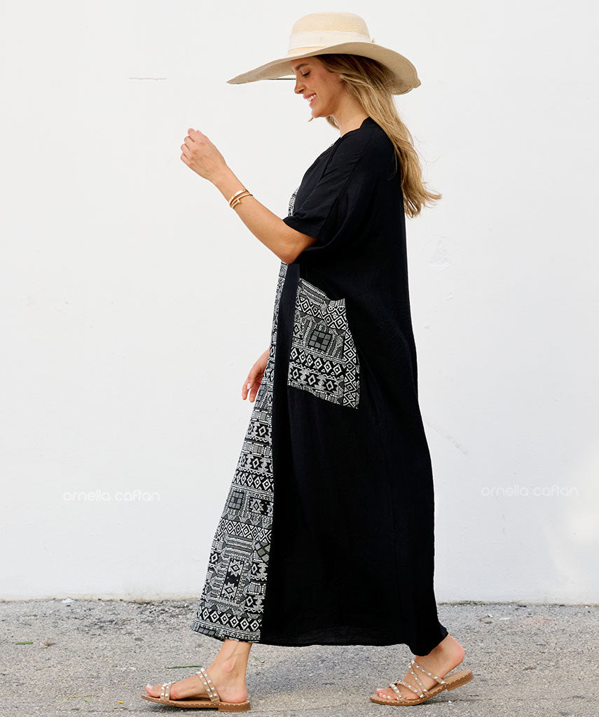 Lässiges Kleid mit einer Tasche