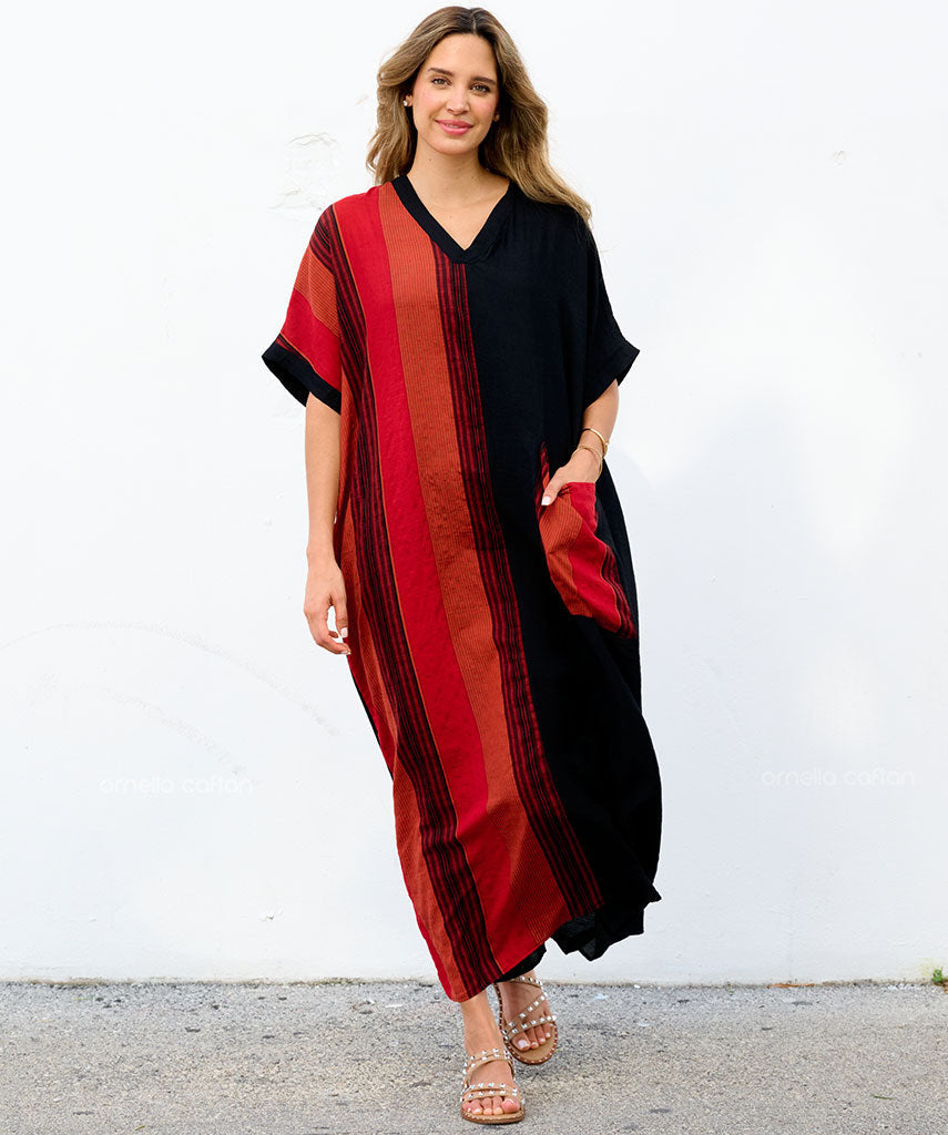 Lässiges Kleid mit einer Tasche
