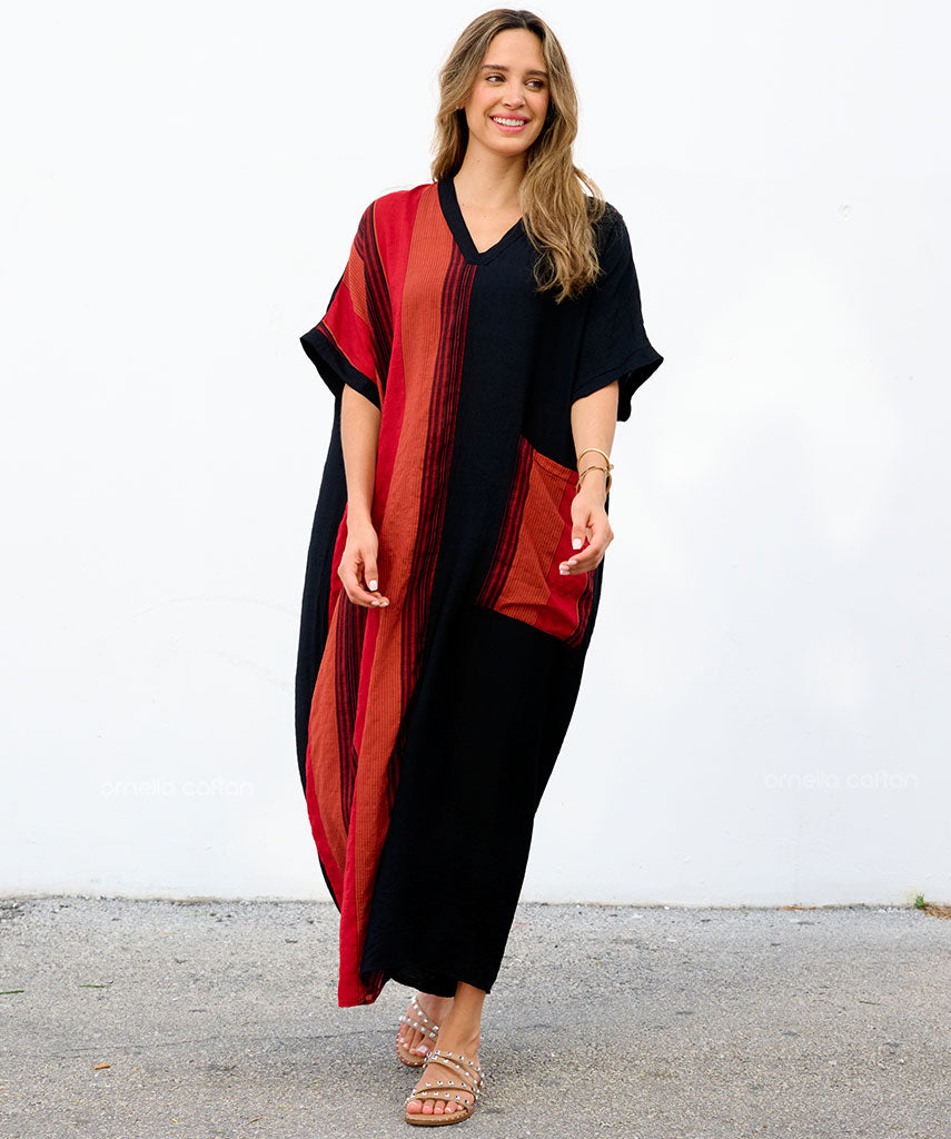 Lässiges Kleid mit einer Tasche