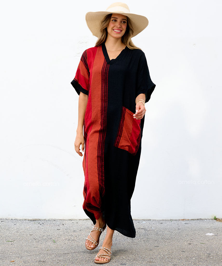Lässiges Kleid mit einer Tasche