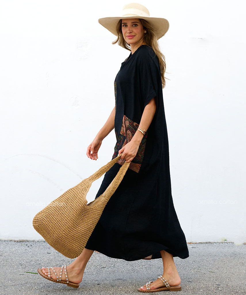 Lässiges Kleid mit einer Tasche
