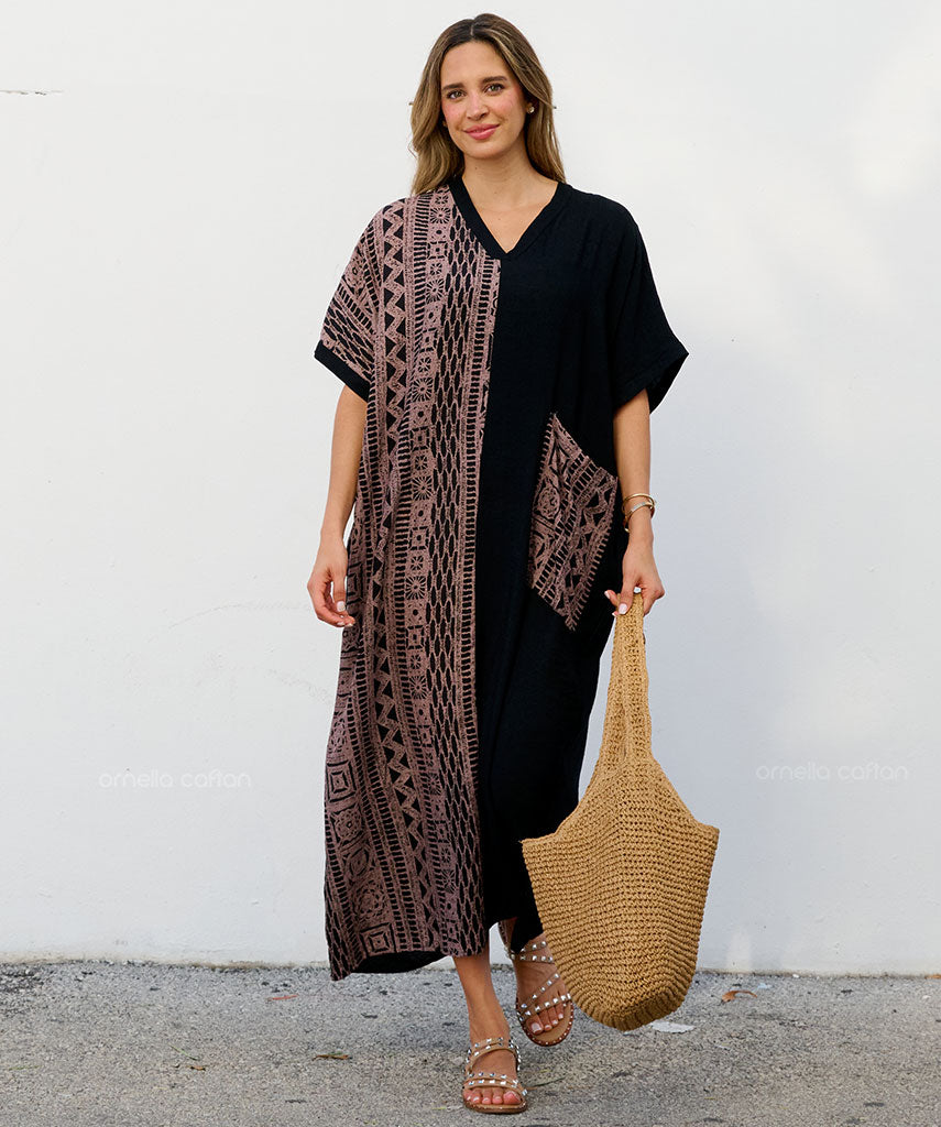 Lässiges Kleid mit einer Tasche